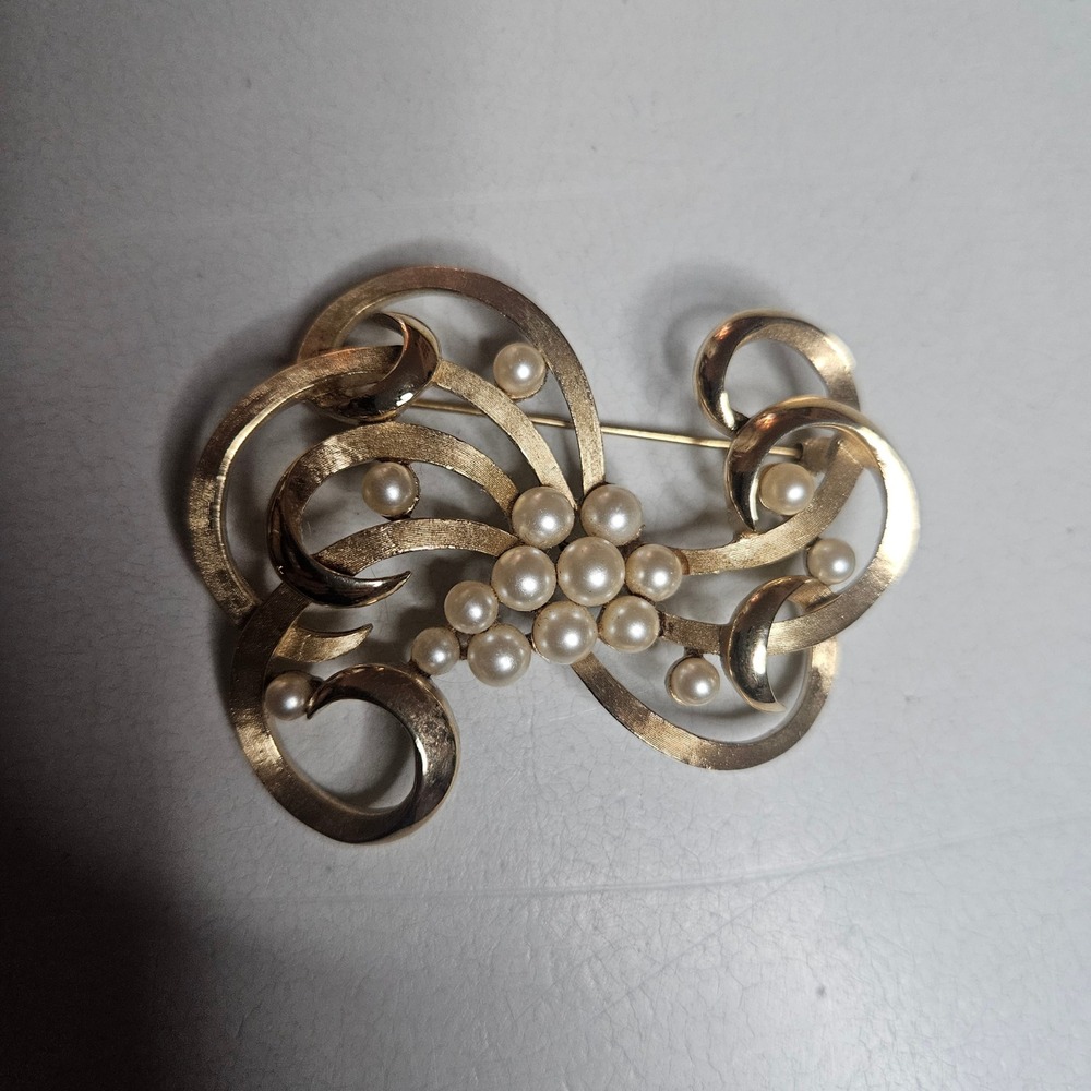 Vintage Trifari Gold Tone Faux Pearl Abstract Swirl Brooch Pin Crown Mark